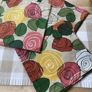 Three (3) CRATE&BARREL ‘Vintage Rose’ Napkins 20” x 20” NWOT’s